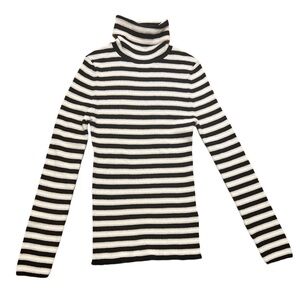 Gap Women’s Striped Turtleneck Long Sleeve
Size: Medium